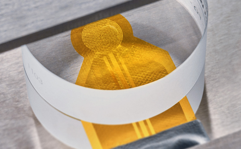带有测试样品的 Hot Disk Kapton 传感器。